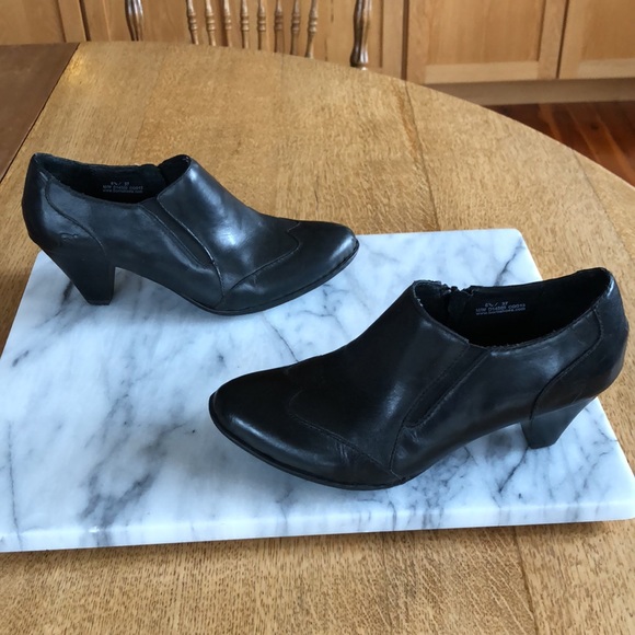 Born Ankle Booties W6.5 Black Preloved in Good Condition - Picture 2 of 14